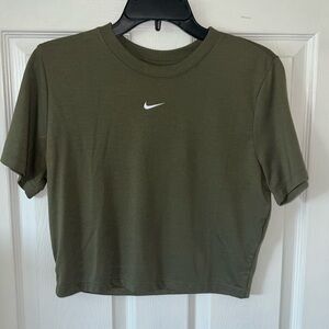 Women’s nike slim fit tee